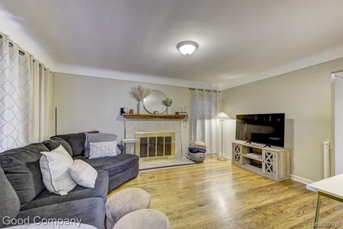 23580 Rensselaer St, Oak Park, MI, 48237-6801 | Card Image