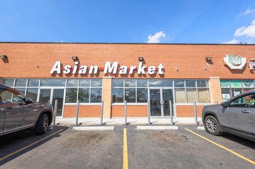 6204 W Silver Spring Dr, Milwaukee, WI, 53218-3137 | Card Image