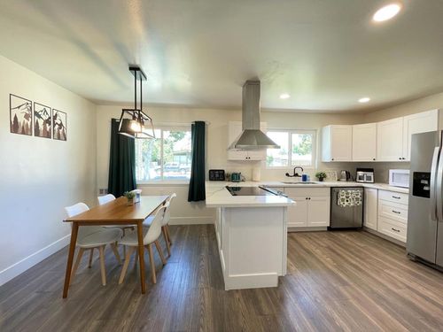 725 W Rialto Ave, Fresno, CA, 93705-0537 | Card Image