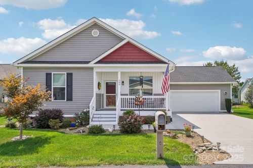 244 Beechnut Dr, Hendersonville, NC, 28739-7101 | Card Image