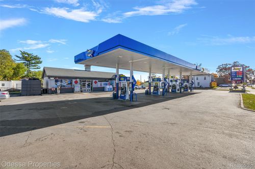 186 Northbound Gratiot Ave, Mount Clemens, MI, 48043-5721 | Card Image