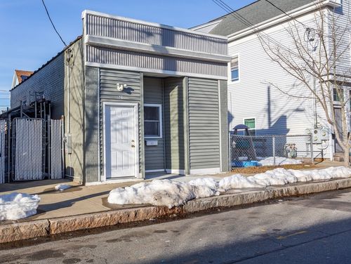 521 Kempton St, New Bedford, MA, 02740-3852 | Card Image