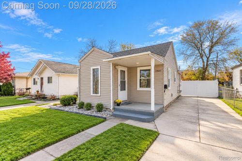 7500 Anna Ave, Warren, MI, 48092-2760 | Card Image