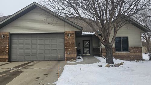 110 Hamilton Cir, ABERDEEN, SD, 57401-5300 | Card Image