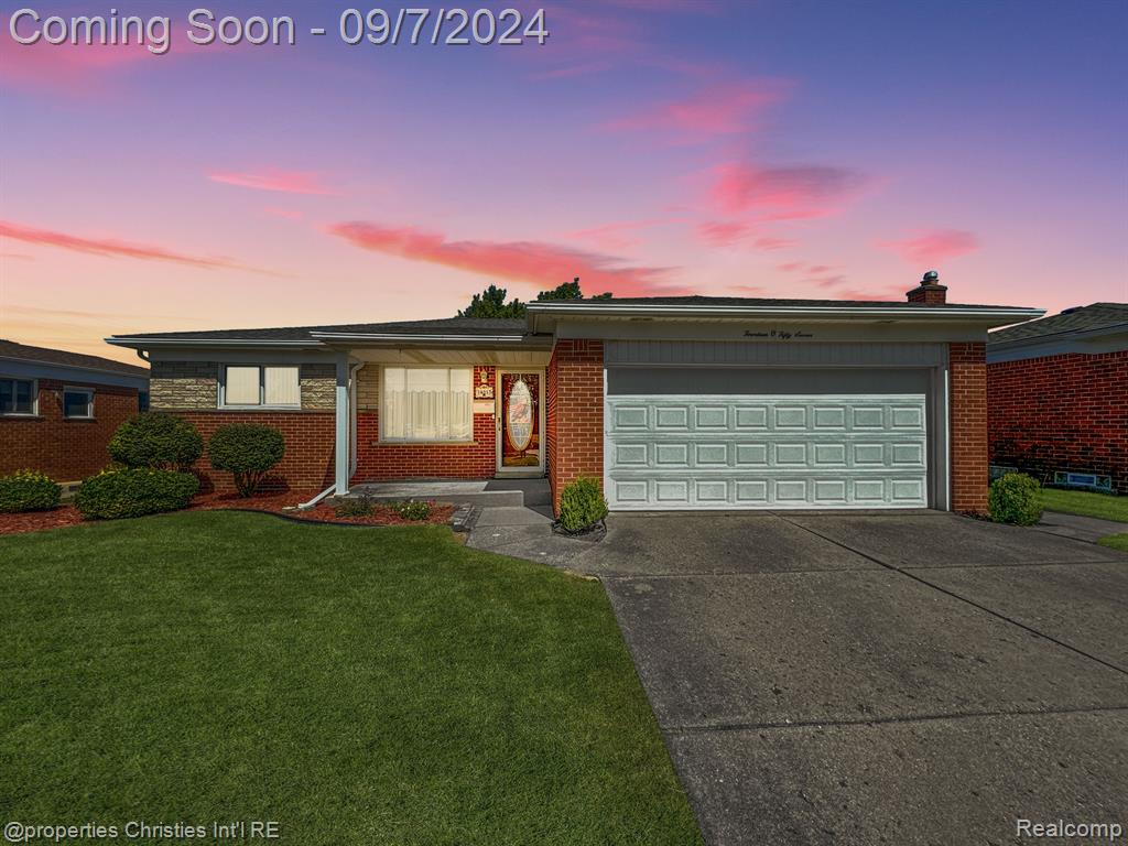 Jenny Dr, Warren, MI 48088