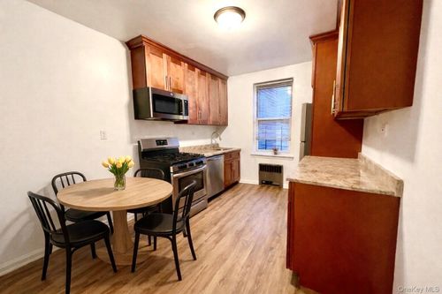 5b-2080 Barnes Ave, Bronx, NY, 10462-2618 | Card Image