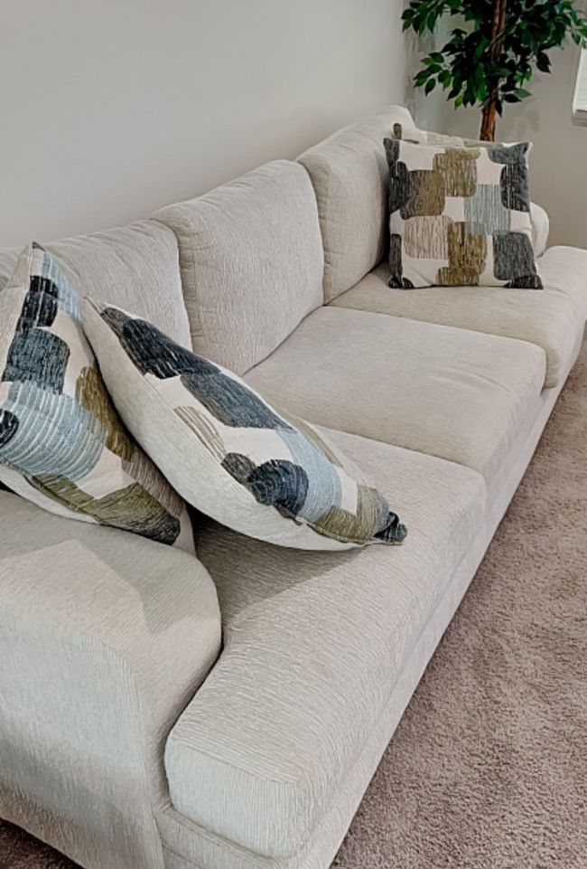 View of carpeted living area | Image 16