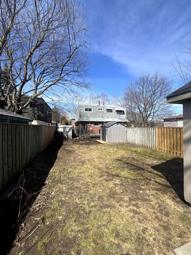 681 Athol St E, House attached with 4 bedrooms, 2 bathrooms and 5 parking in Oshawa ON | Image 41