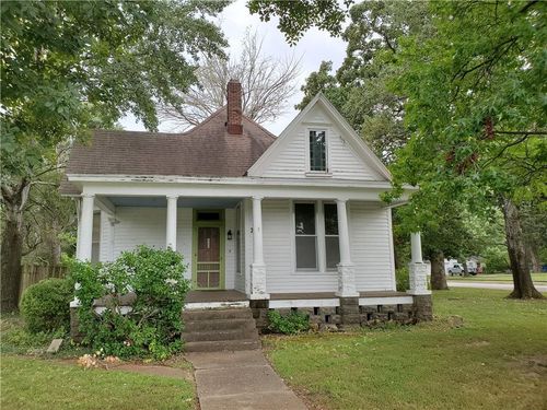 729 W Sycamore St, Nevada, MO, 64772-2945 | Card Image