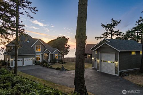 1689 West Beach Road, Oak Harbor, WA, 98277 | Card Image
