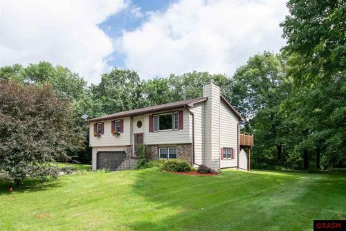 210 Mapleridge Dr, Mankato, MN, 56001-8950 | Card Image