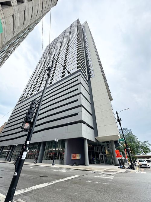 3519-235 Van Buren St, Chicago, IL, 60607-3941 | Card Image