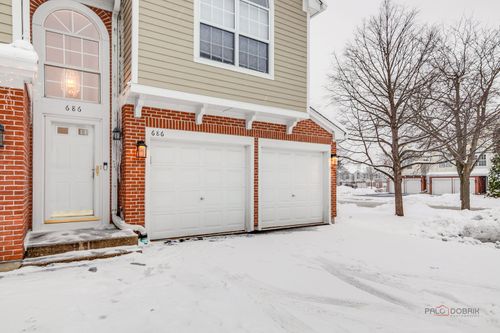686 Grosse Pointe Cir, Vernon Hills, IL, 60061-3412 | Card Image
