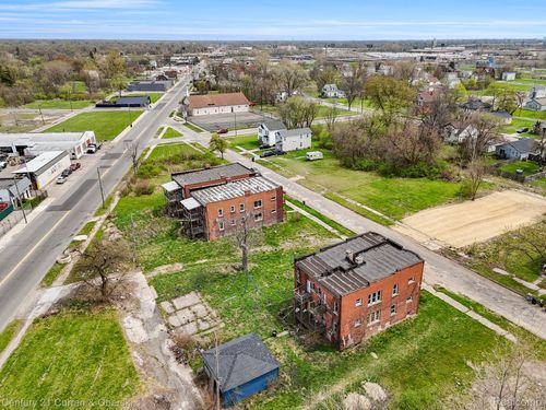 135 Stevens St, Highland Park, MI, 48203-2815 | Card Image