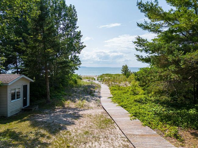 2284 Tiny Beaches Rd S, House other with 3 bedrooms, 2 bathrooms and 6 parking in Tiny ON | Image 10