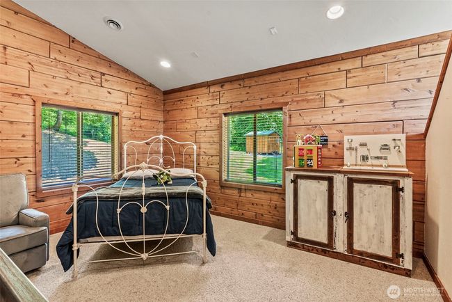 Upstairs bedroom1 | Image 31