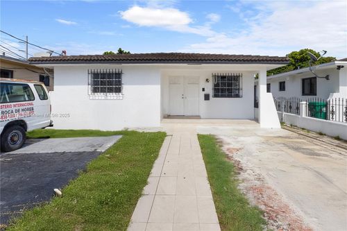 261 Nw 59th Ct, Miami, FL, 33126-4749 | Card Image
