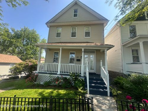 821 Maple St, Scranton, PA, 18505-1933 | Card Image