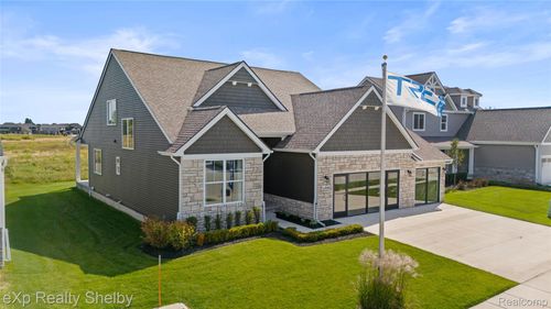 52809 Wellington Valley Dr, Macomb, MI, 48042-1325 | Card Image