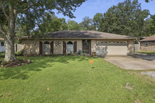 25 Stradford Dr, Orange, TX, 77632-8922 | Card Image