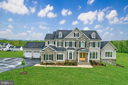 19027 Telegraph Springs Rd, Purcellville, VA, 20132-4137 | Card Image