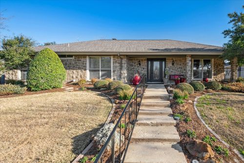 1118 Berkshire Ct, Trophy Club, TX, 76262-5448 | Card Image