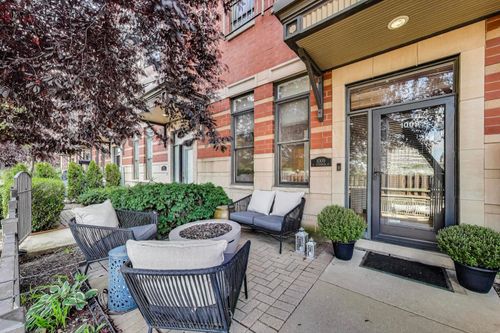 1009 N Riverwalk St, Chicago, IL, 60610-7398 | Card Image
