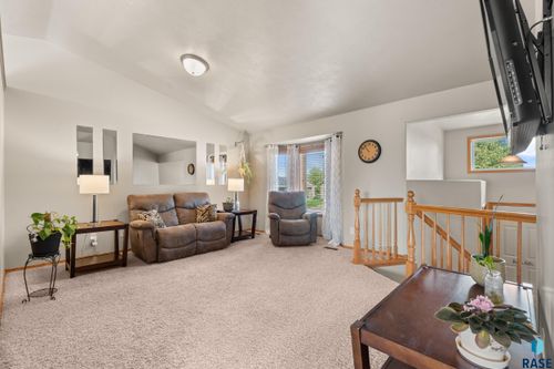 4301 W Kathleen St, Sioux Falls, SD, 57107-1824 | Card Image