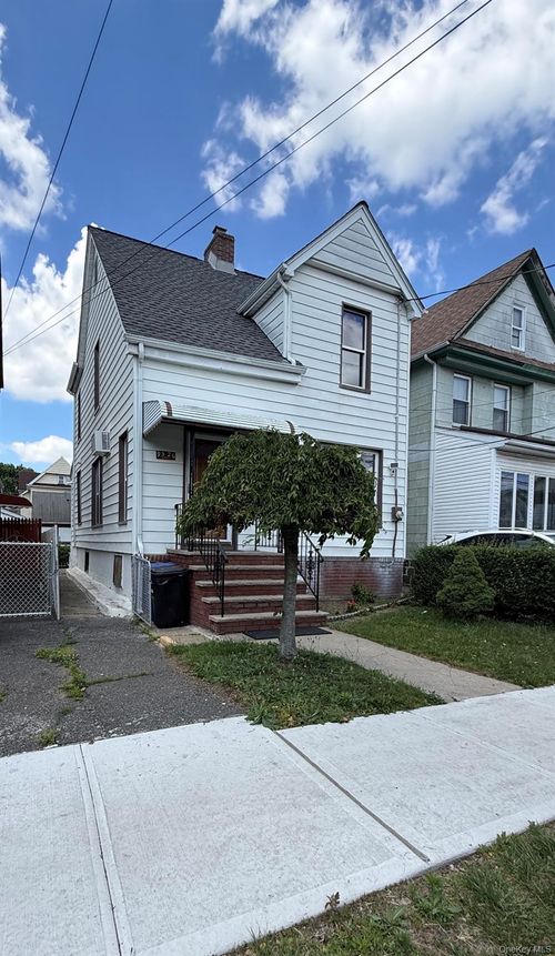 9526 108th Street, New York, NY, 11419 | Card Image