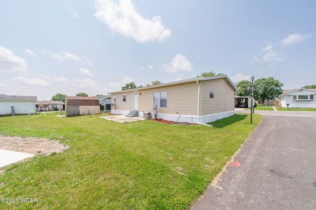 1303 Chateau Cir, House other with 3 bedrooms, 2 bathrooms and null parking in Findlay OH | Image 7