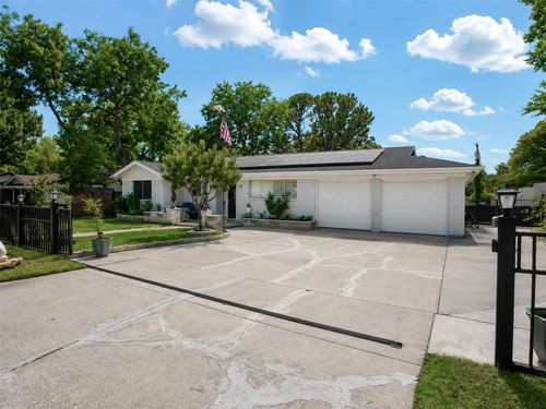 500 Oakwood Dr, Euless, TX, 76040-4520 | Card Image