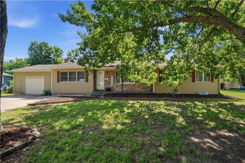 215 N Maple St, Gardner, KS, 66030-1208 | Card Image