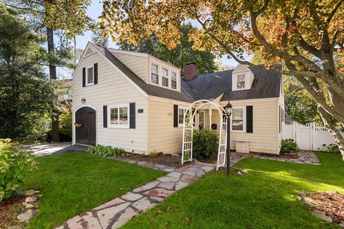 27 Park Cir, Arlington, MA, 02476-7416 | Card Image