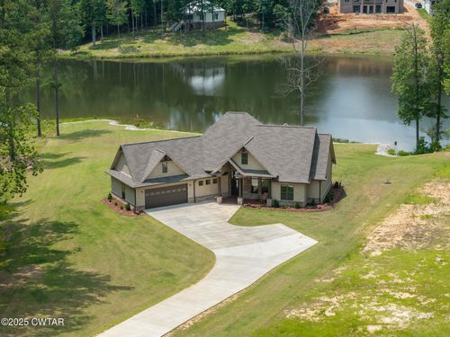 185 Stately Oak Dr, Huntingdon, TN, 38344-2218 | Card Image