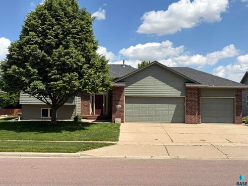 7504 S Aftyn Ave Avenue, Sioux Falls, SD, 57108 | Card Image