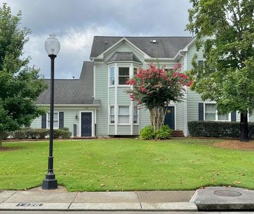 1426 Heritage Landing Dr, Chattanooga, TN, 37405-4250 | Card Image