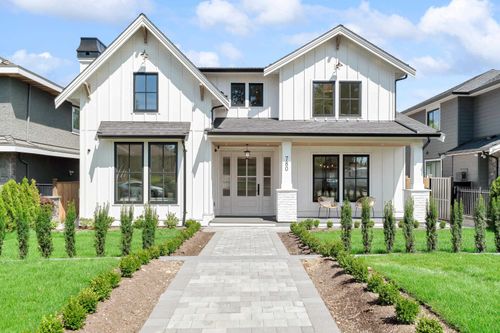 780 E 10th St, North Vancouver, BC, V7L2G1 | Card Image