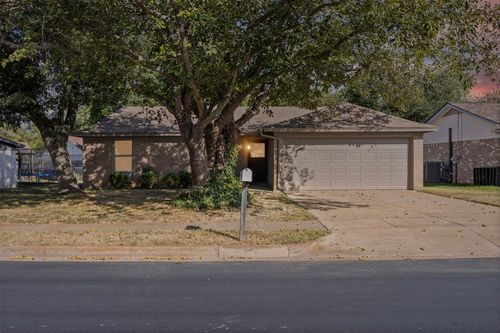 316 Matthew Dr, Crowley, TX, 76036-2924 | Card Image