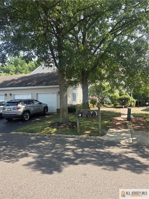 11c-11 Chadwick Ln, Jamesburg, NJ, 08831-4977 | Card Image