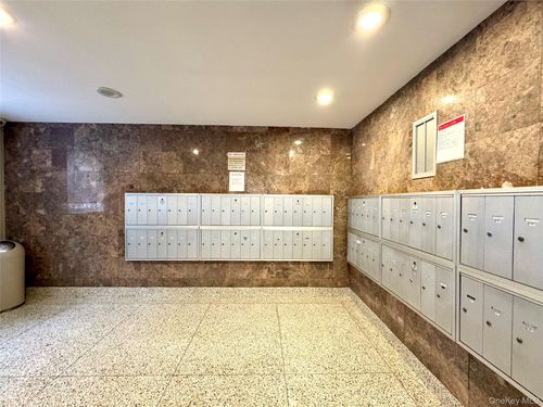 apt-6n-84-29 153rd Ave, Howard Beach, NY, 11414-1956 | Card Image