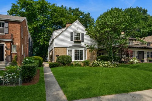 2734 Lawndale Ave, Evanston, IL, 60201-1184 | Card Image