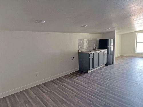 5-201 Eastwood St, Houston, TX, 77011-3012 | Card Image