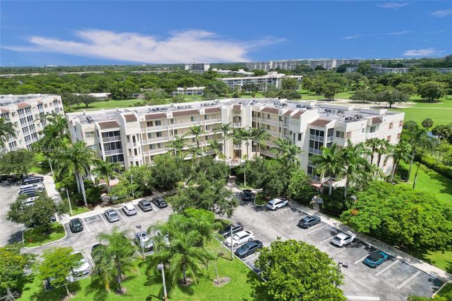 APT-501 - 3500 Oaks Clubhouse Dr, Condo with 3 bedrooms, 2 bathrooms and null parking in Pompano Beach FL | Image 67