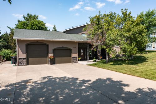 1612 Santa Gertrudis Loop, Bismarck, ND, 58503-0866 | Card Image