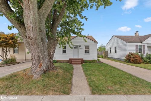 23137 Doremus St, Saint Clair Shores, MI, 48080-2751 | Card Image