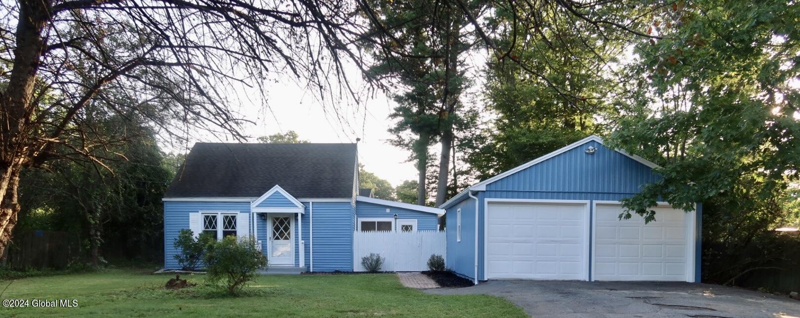 Albany St, Albany, NY 12205