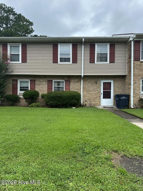 109 Palace Cir, Jacksonville, NC, 28546-7239 | Card Image