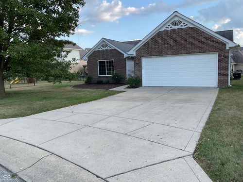 65 Dunn Ct, Trafalgar, IN, 46181-8604 | Card Image