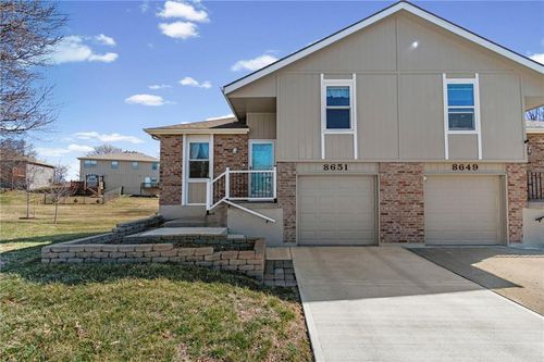 8651 N Hull Ave, Kansas City, MO, 64154-1492 | Card Image