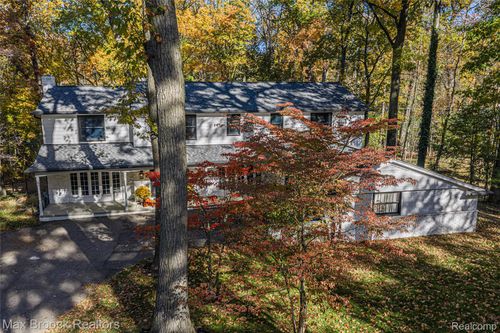 433 Whippers In Ct, Bloomfield Hills, MI, 48304-3073 | Card Image